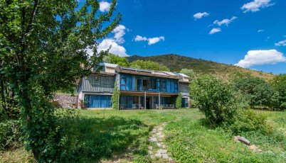 Arevi Hotel Built from Shipping Containers Opens in Yeghegis